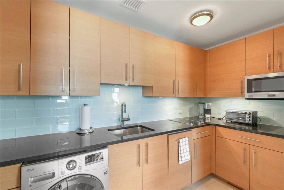 White Plains, NY 10601,1 Renaissance SQ #9F