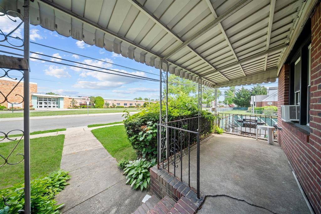 Valley Stream, NY 11580,94 Shaw AVE