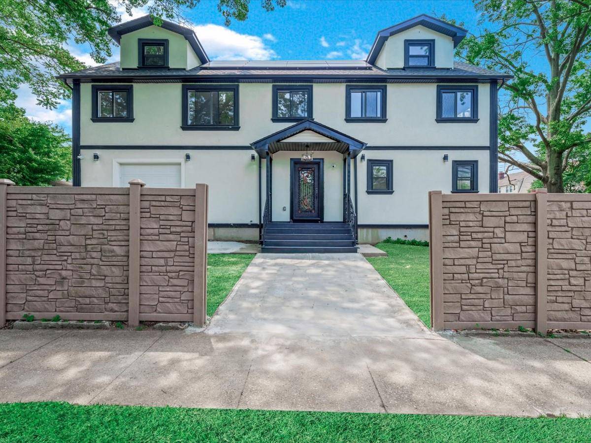 Queens Village, NY 11429,99-03 207th St