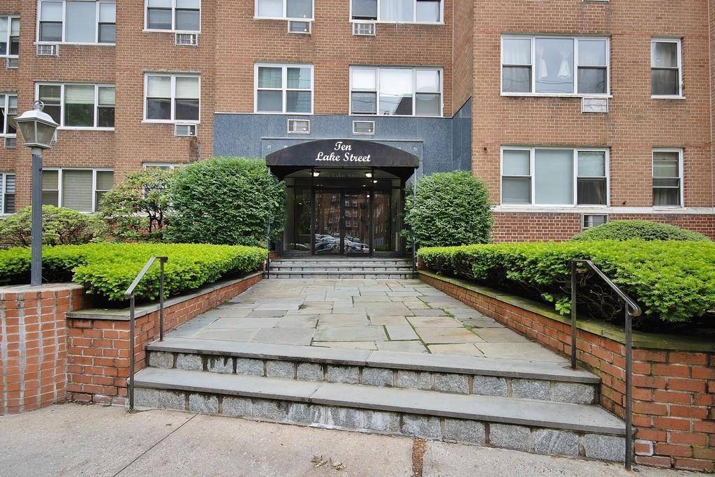 White Plains, NY 10603,10 Lake ST #4E