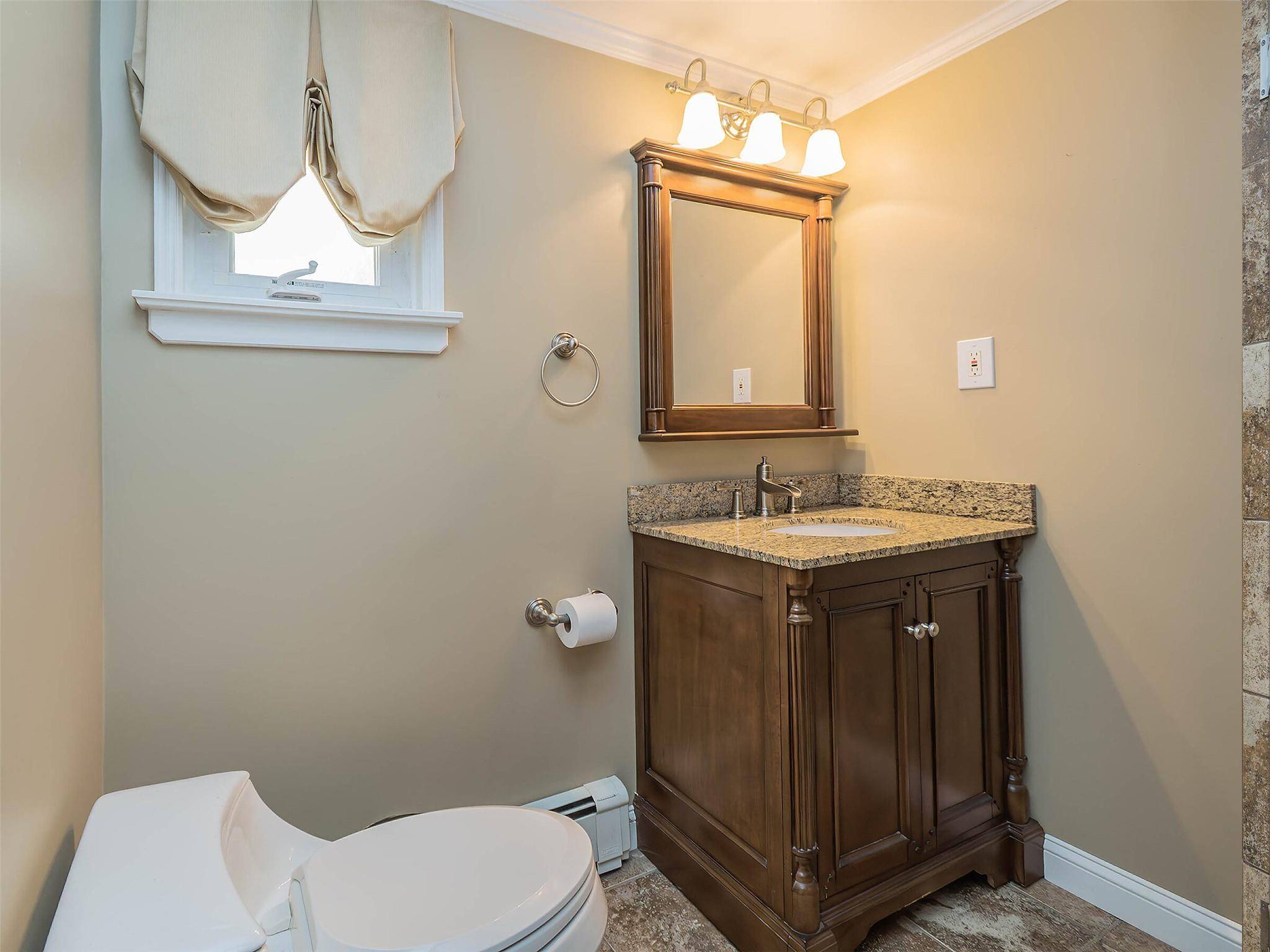 Glen Cove, NY 11542,1 Barry DR