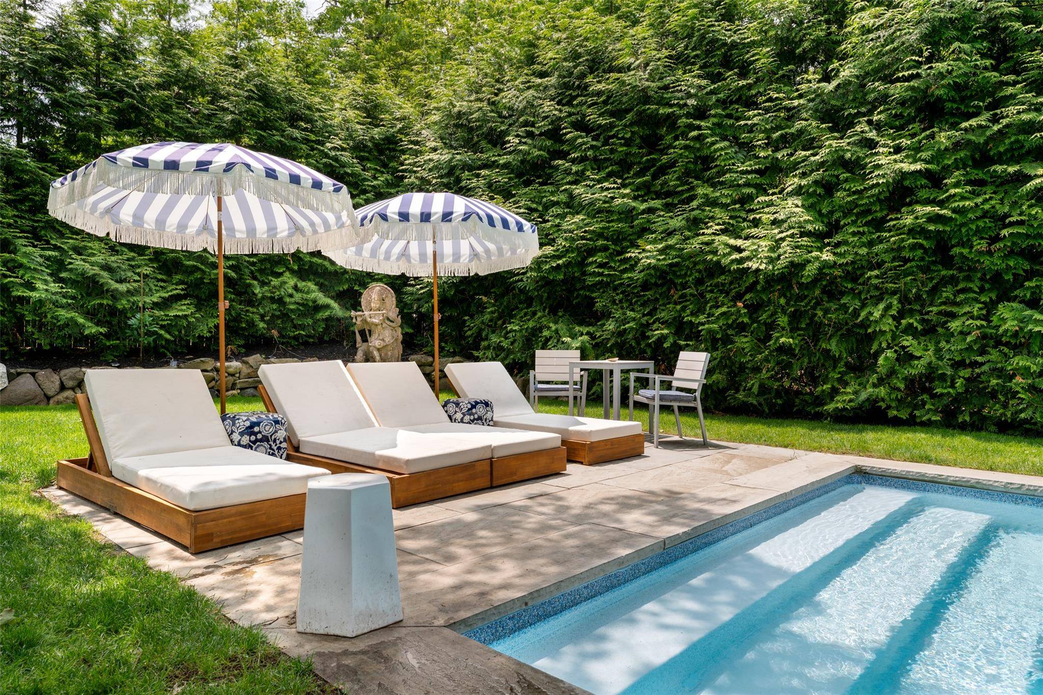 Hampton Bays, NY 11946,87 Washington Heights AVE