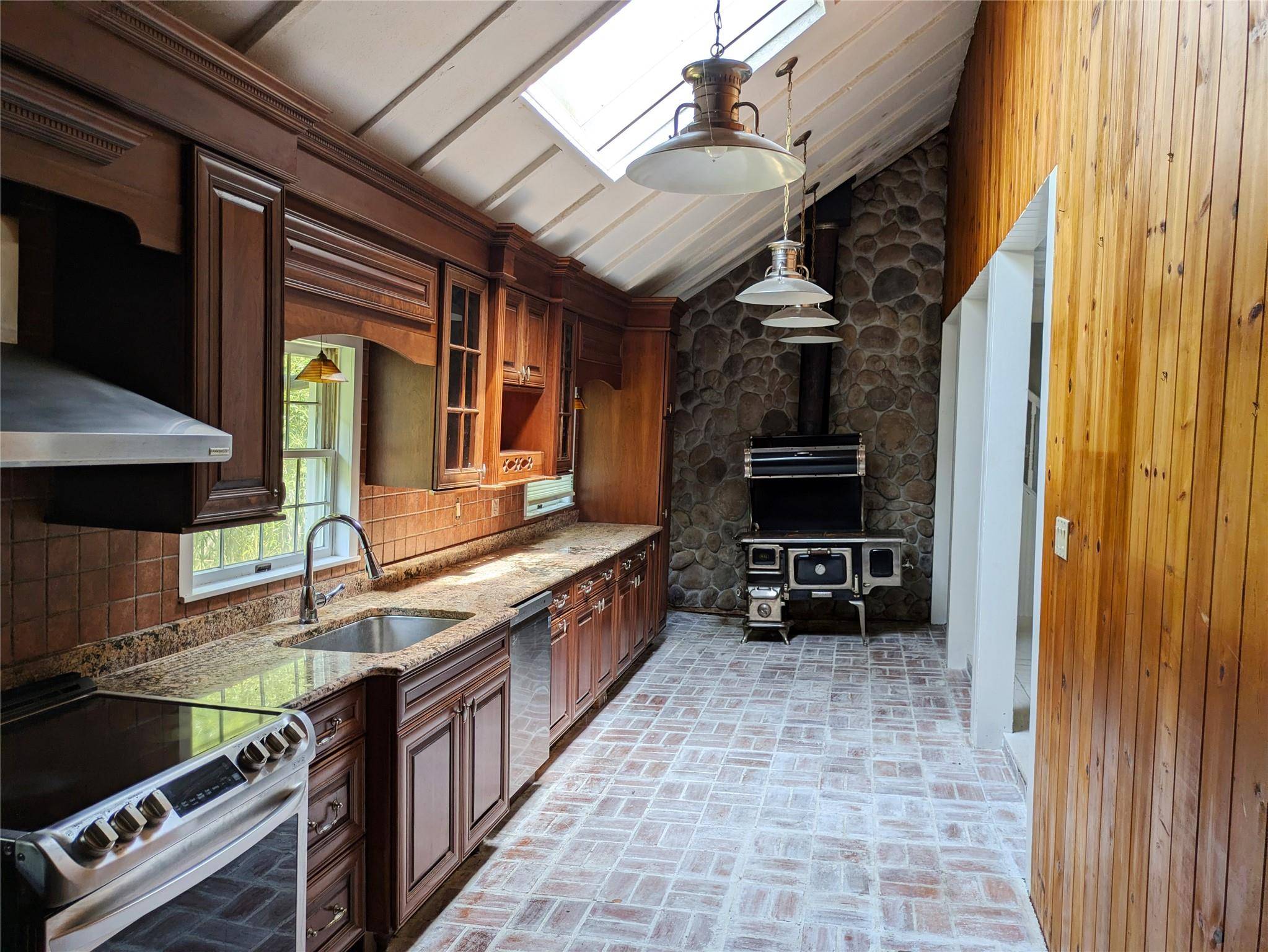 Center Moriches, NY 11934,7 Senic DR