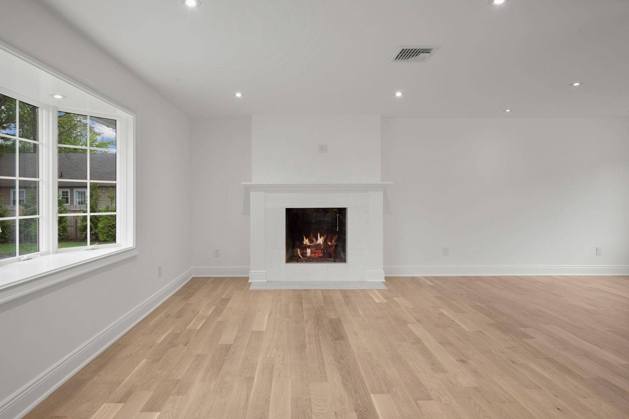 Huntington, NY 11743,4 Alden LN
