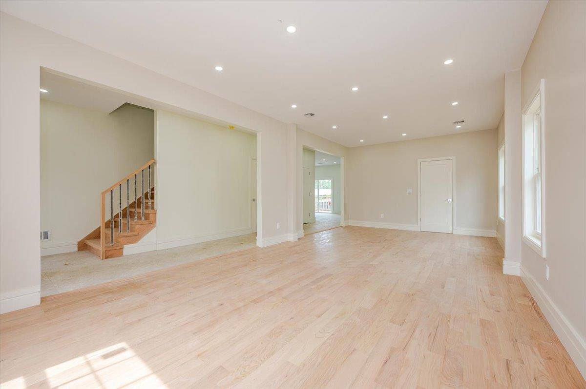 Inwood, NY 11096,344 Bayview AVE