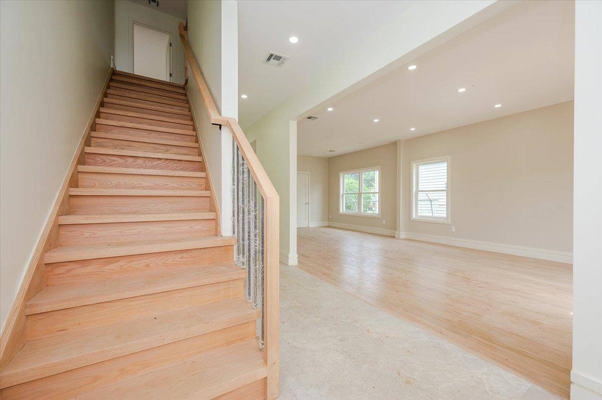 Inwood, NY 11096,344 Bayview AVE