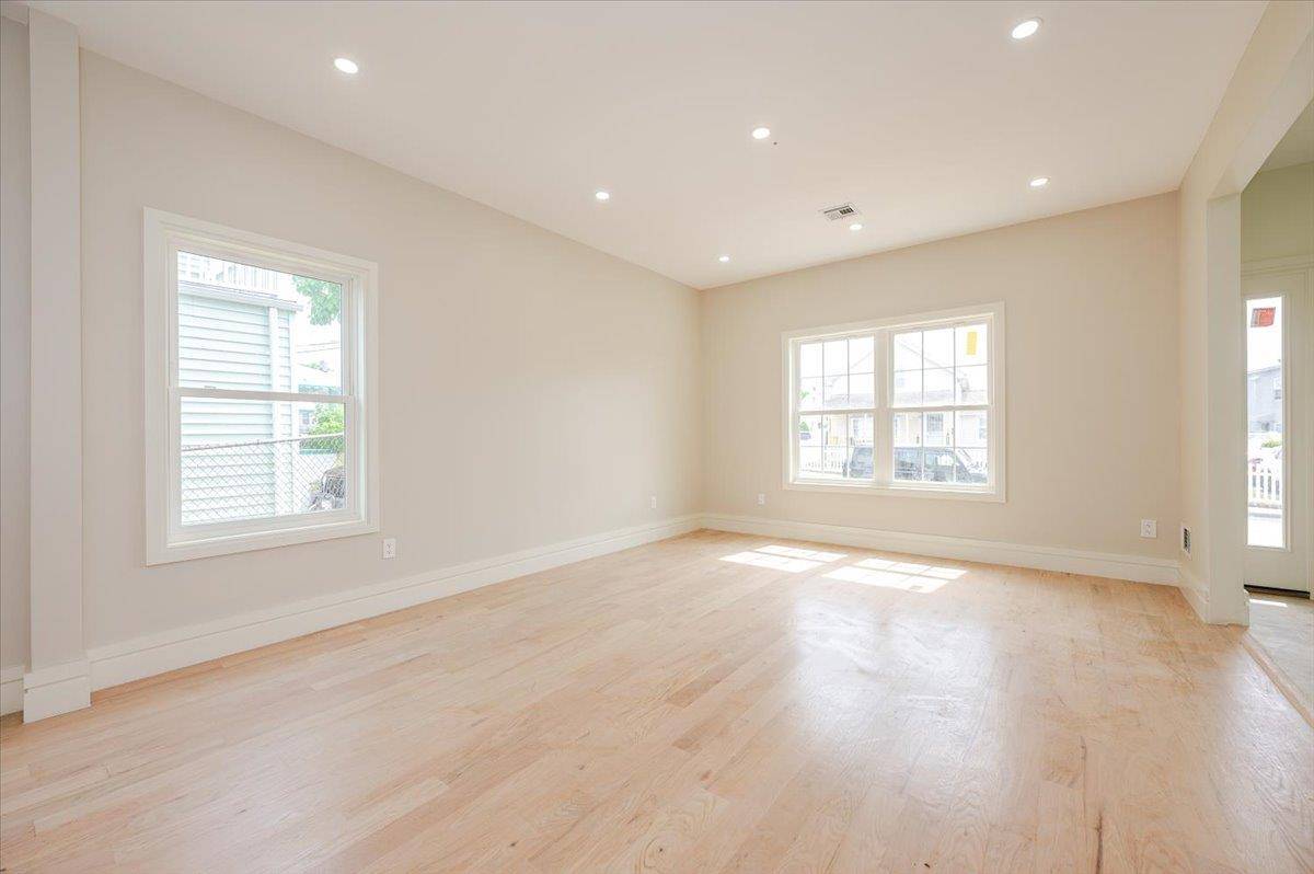 Inwood, NY 11096,344 Bayview AVE