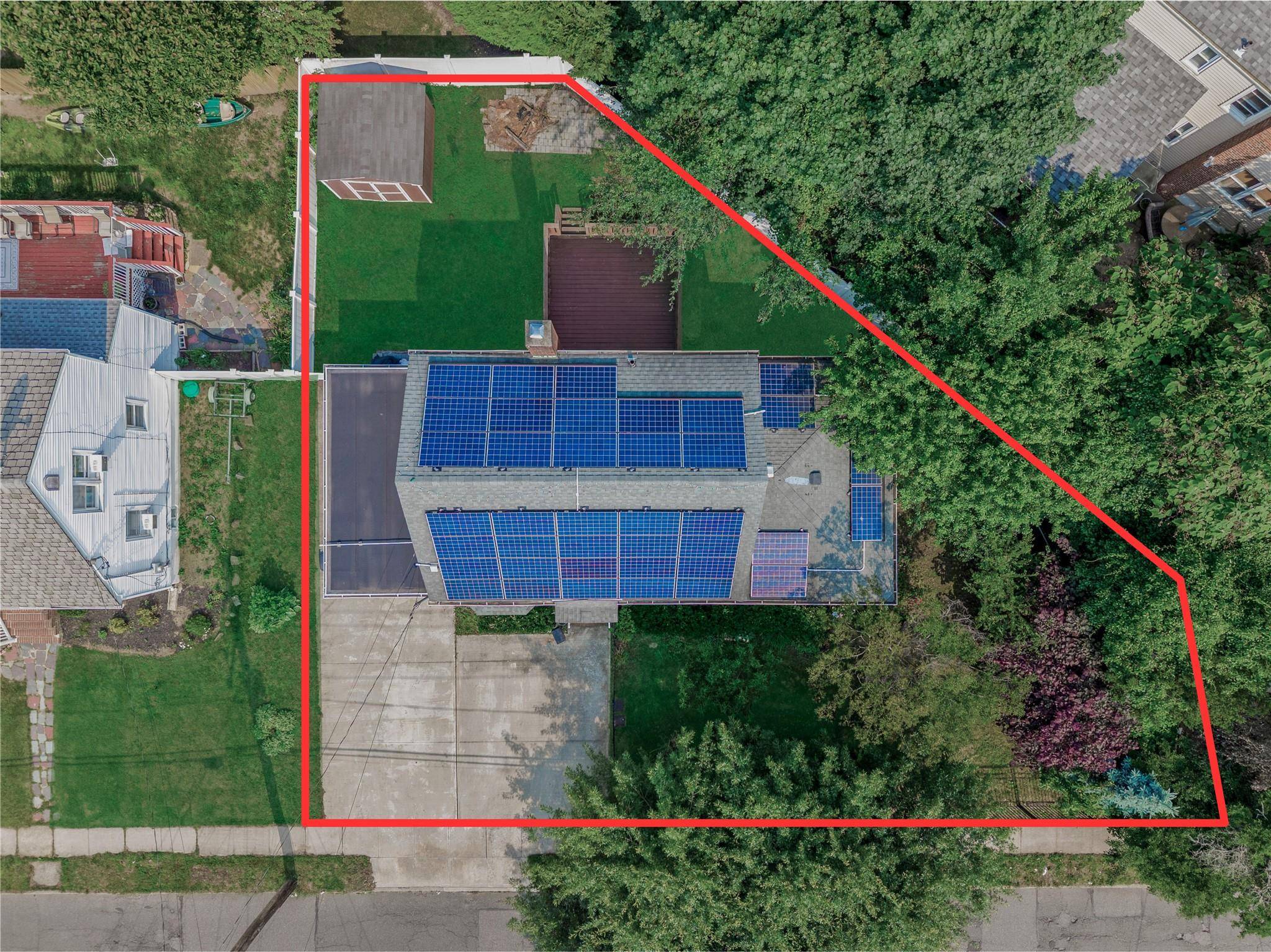 Hewlett, NY 11557,72 Harris AVE