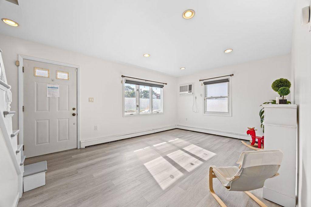 Levittown, NY 11756,23 Vista LN
