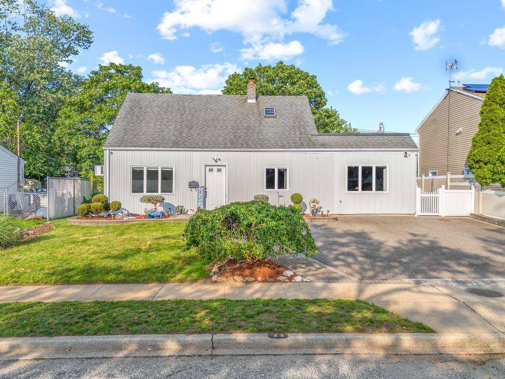 Levittown, NY 11756,23 Vista LN