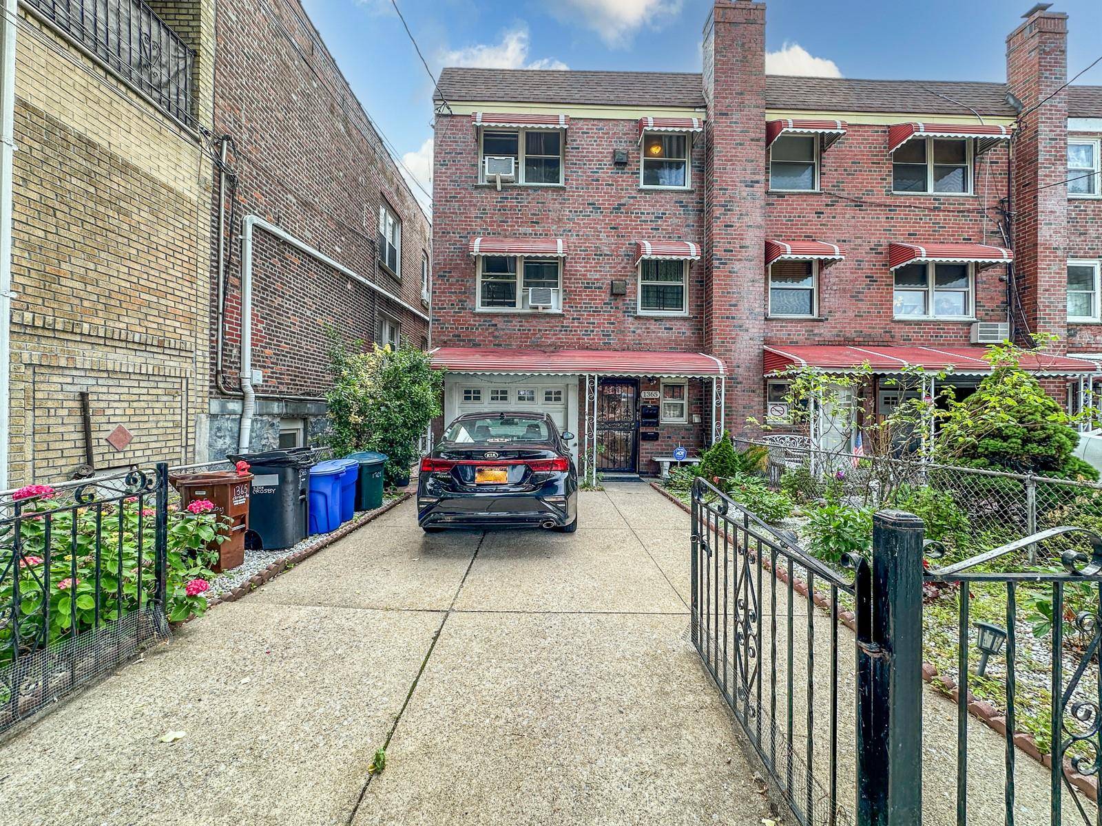Bronx, NY 10461,1365 Crosby AVE