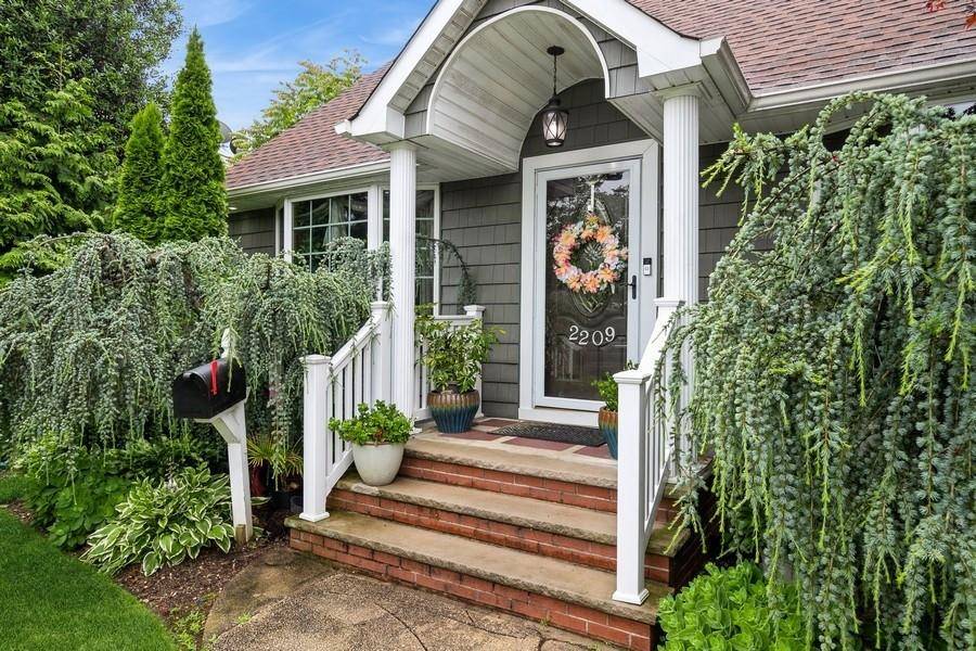 East Meadow, NY 11554,2209 Post ST