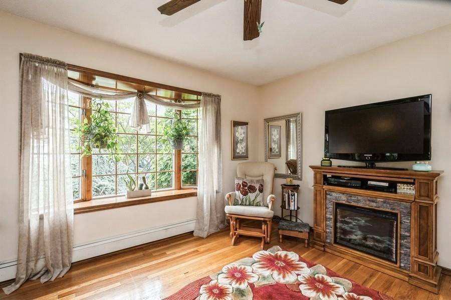 East Meadow, NY 11554,2209 Post ST