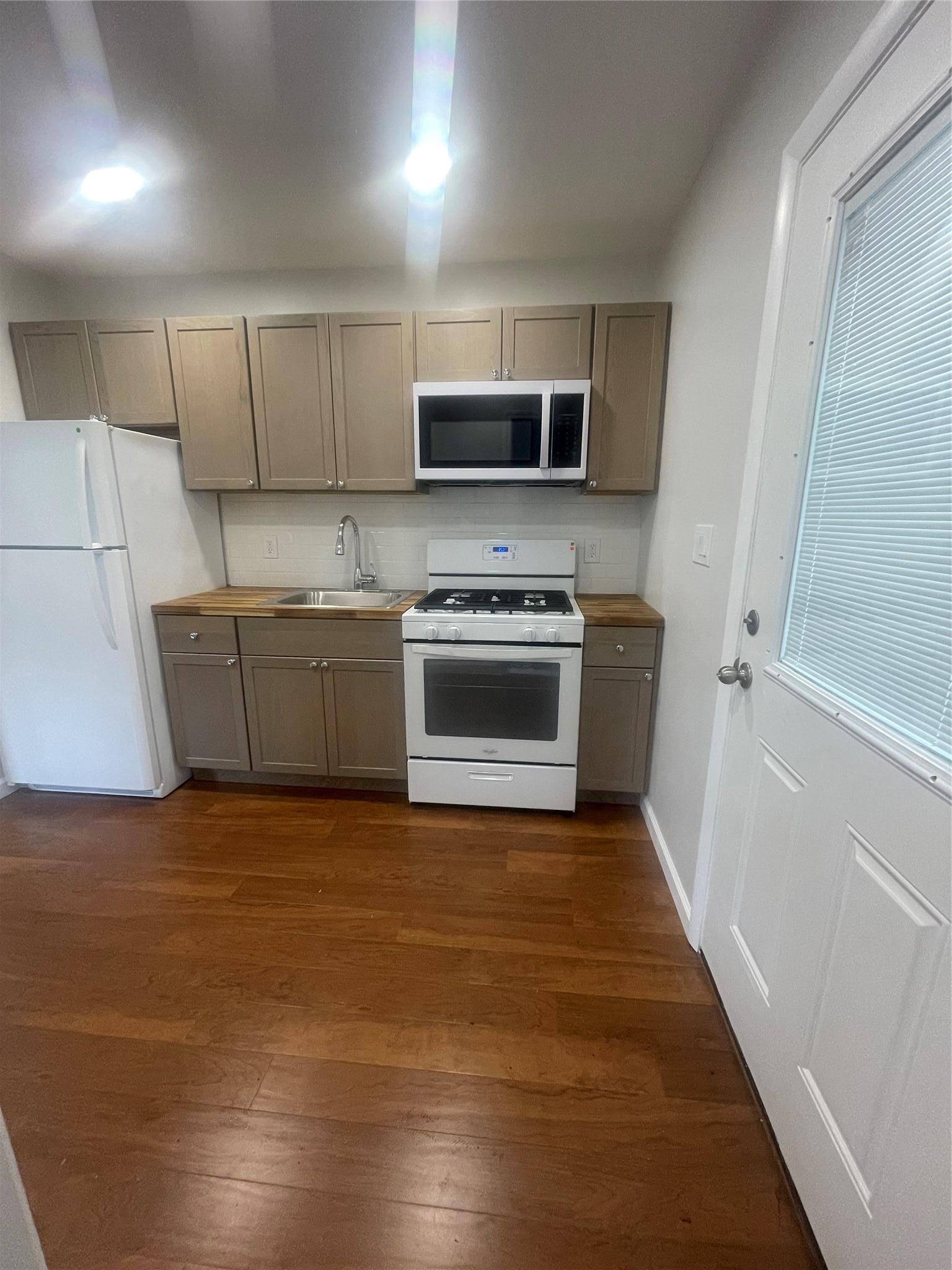 Holtsville, NY 11742,16 Canine RD