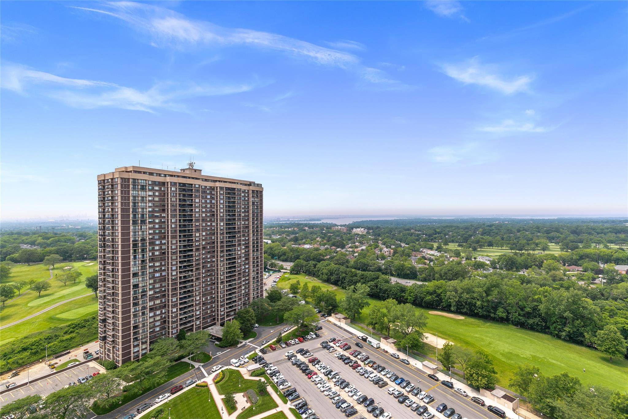 Floral Park, NY 11005,271-10 Grand Central Pkwy #27N