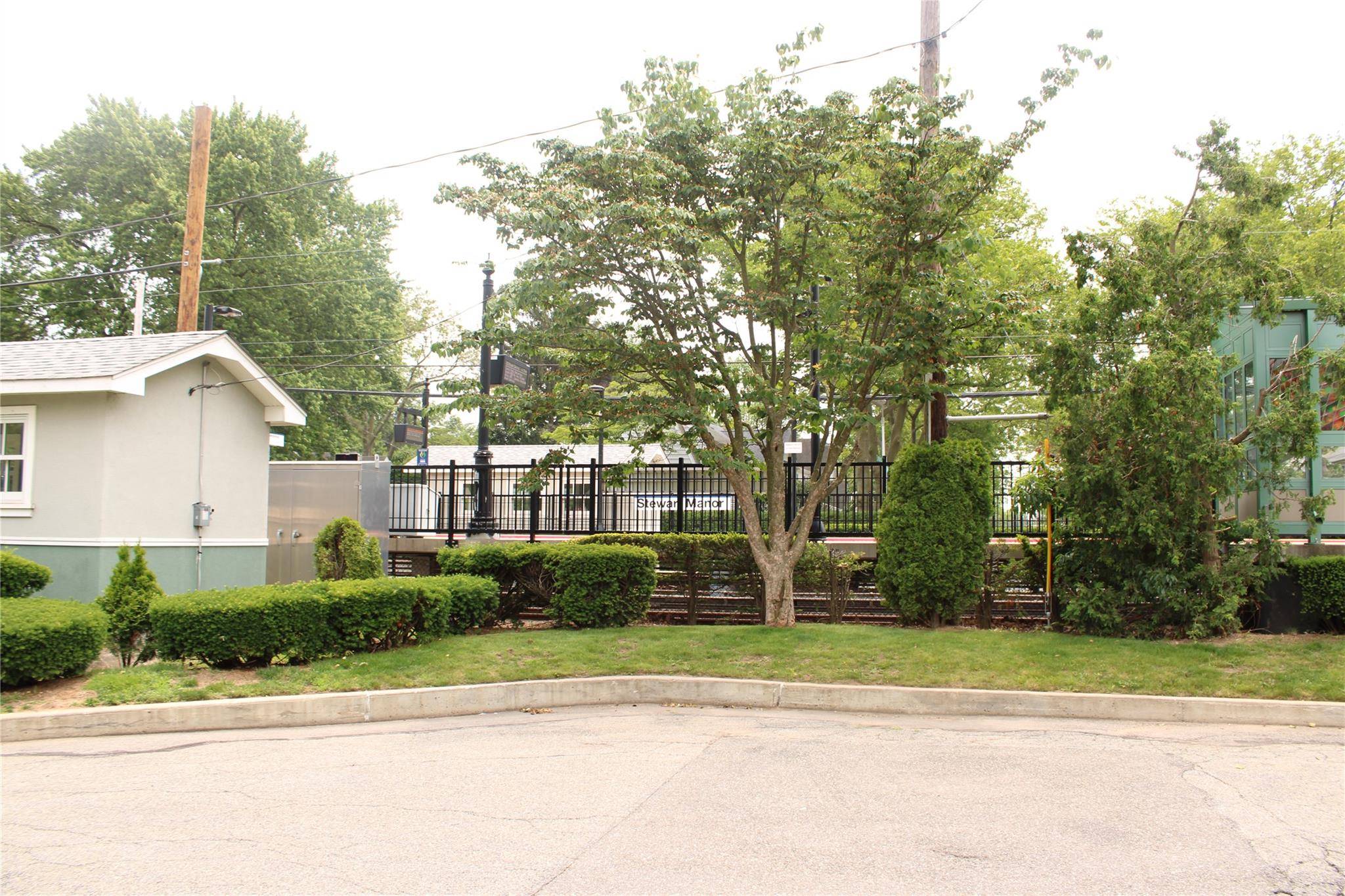 Garden City, NY 11530,102 Roosevelt ST