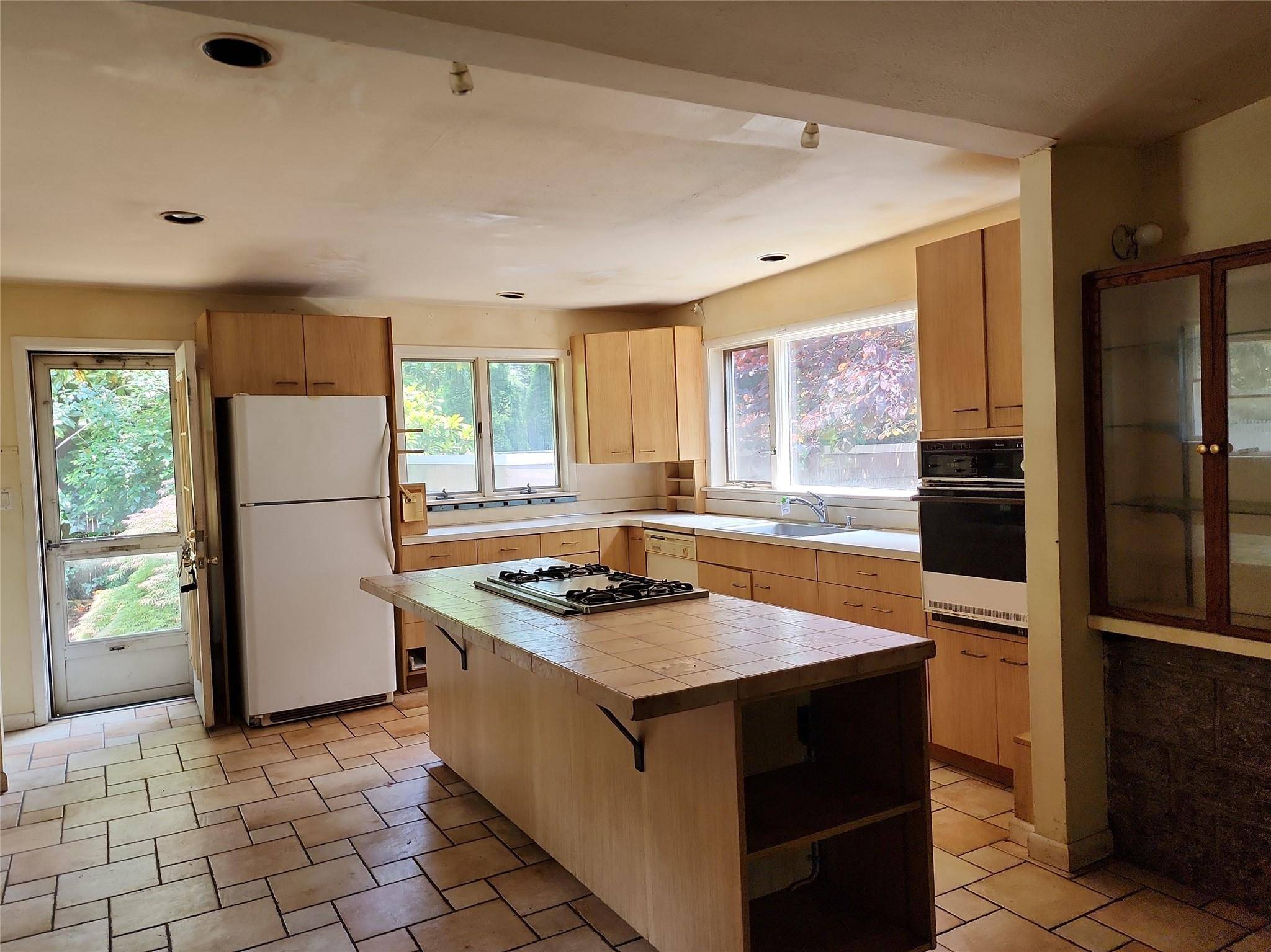 Glen Cove, NY 11542,2 High Pine