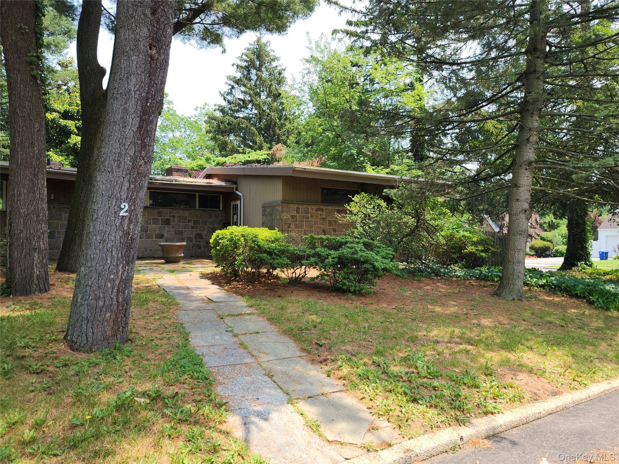 Glen Cove, NY 11542,2 High Pine