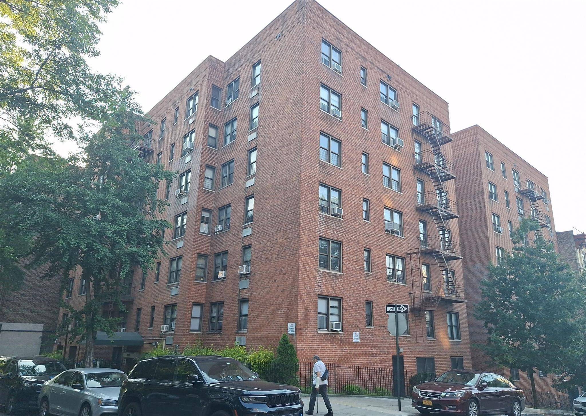 Bronx, NY 10458,2866 Marion AVE #4C