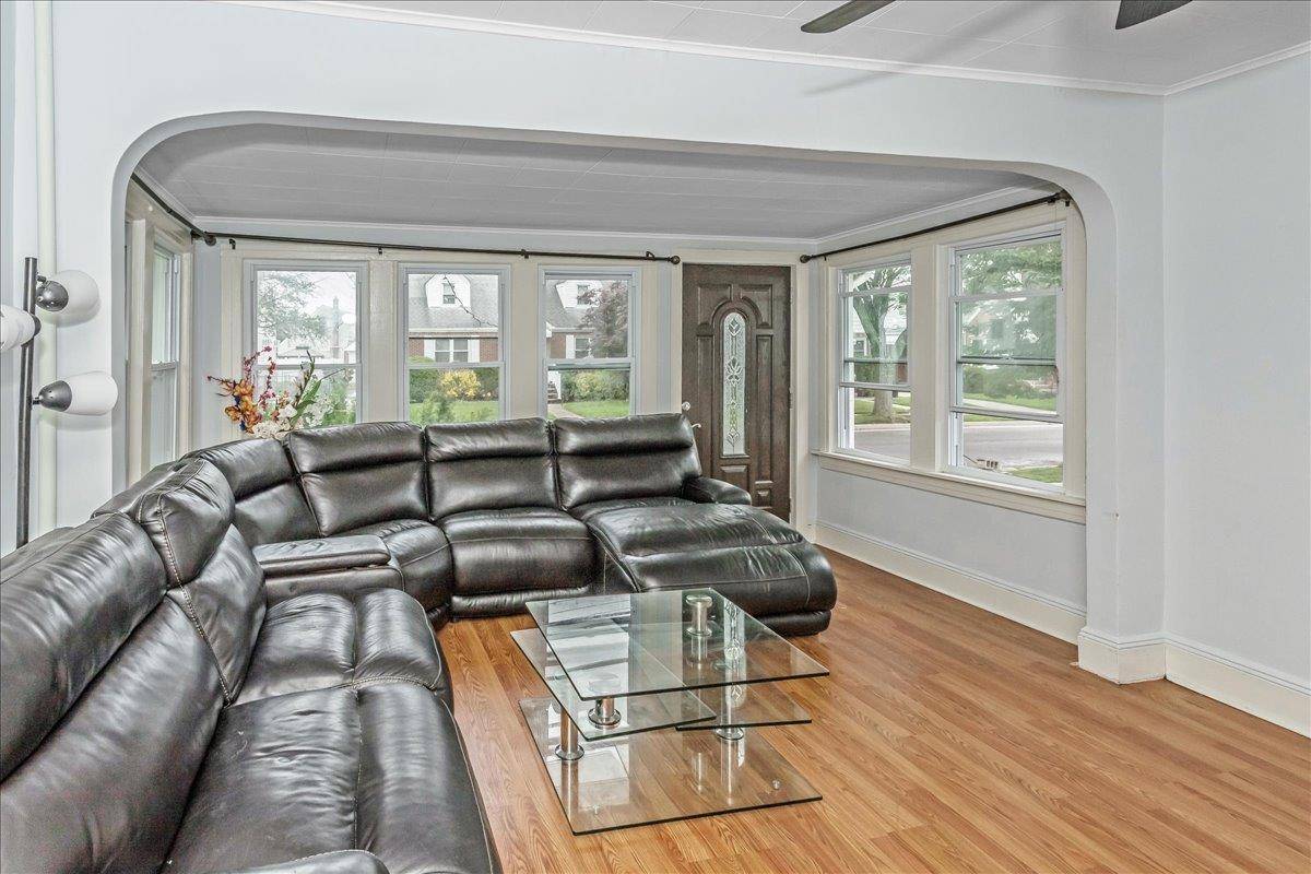 New Hyde Park, NY 11040,517 N 2nd ST