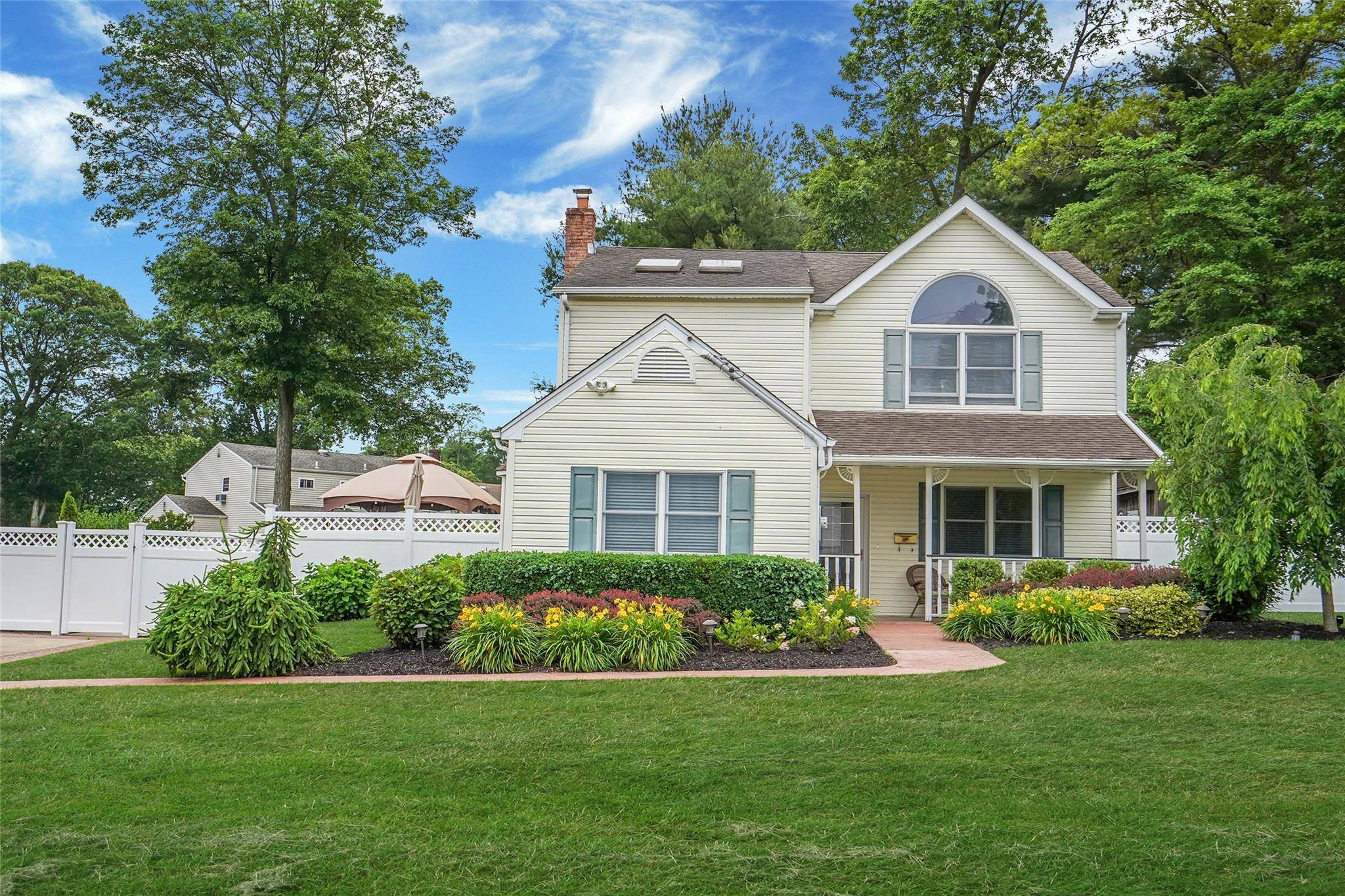 Ronkonkoma, NY 11779,6 Center ST