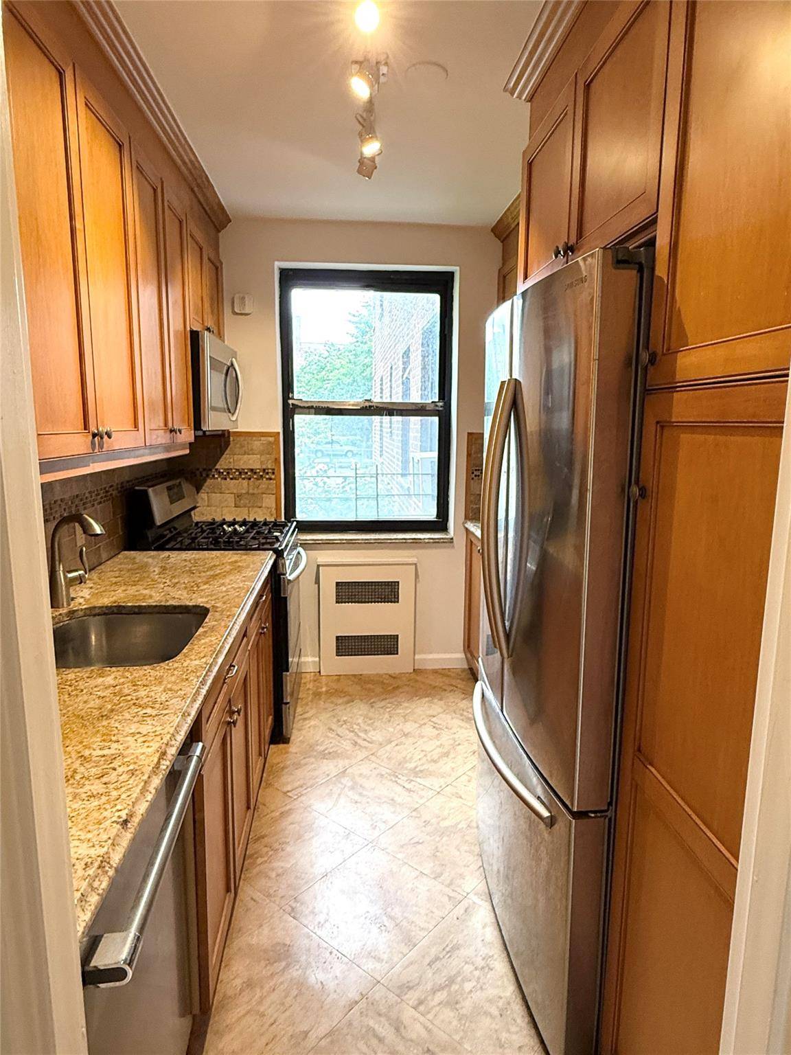 Flushing, NY 11354,25-40 Union ST #1G