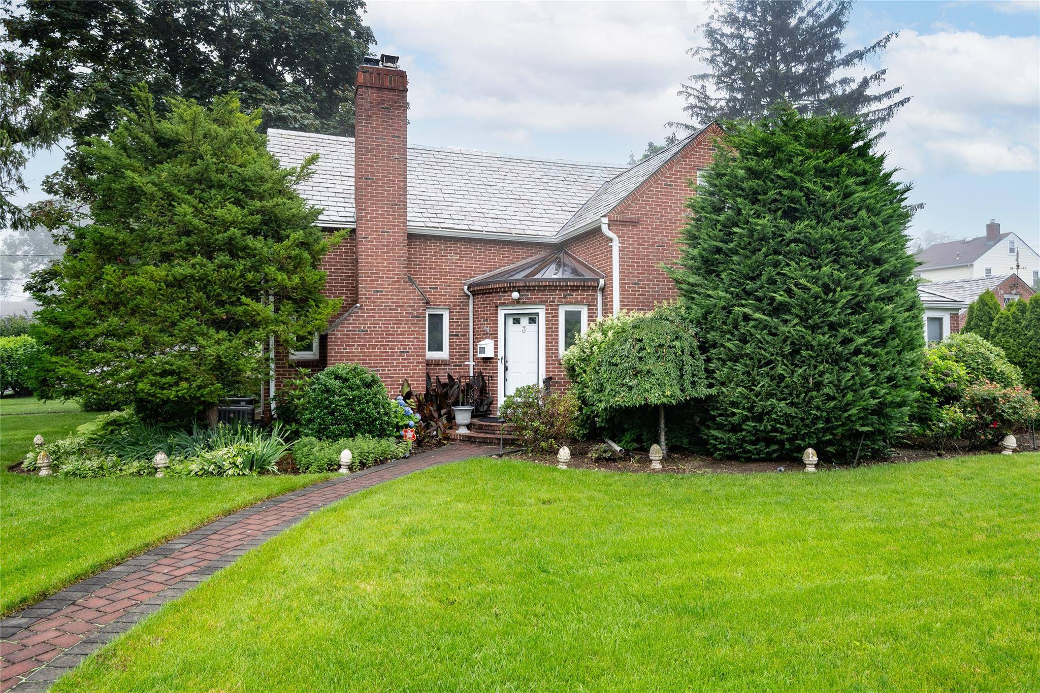 Glen Head, NY 11545,3 Carman PL