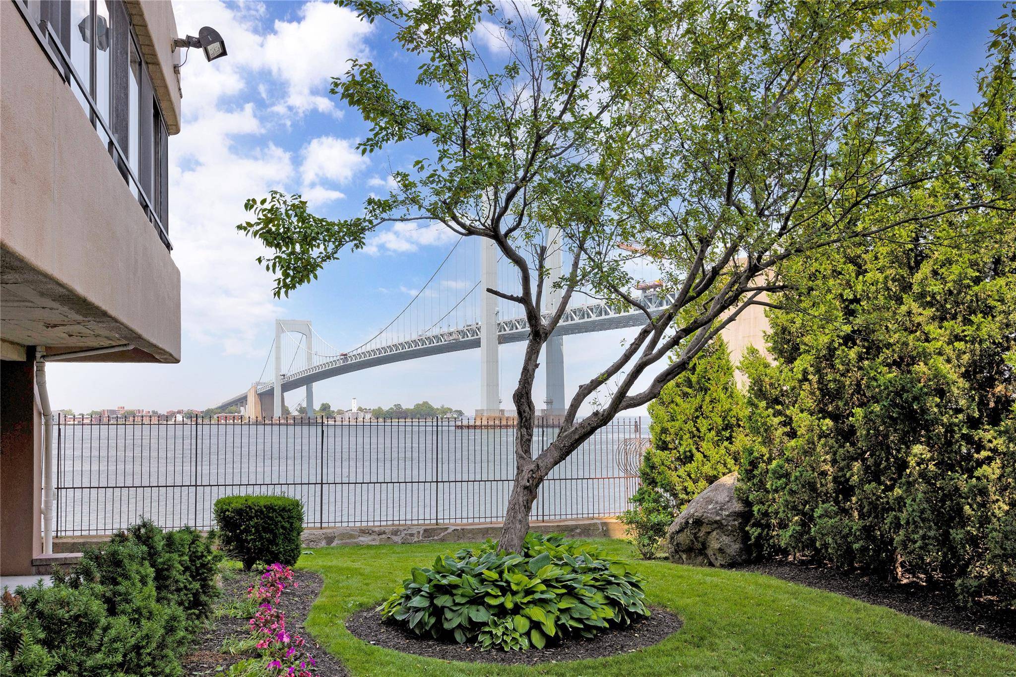 Beechhurst, NY 11357,166-41 Powells Cove BLVD #6A