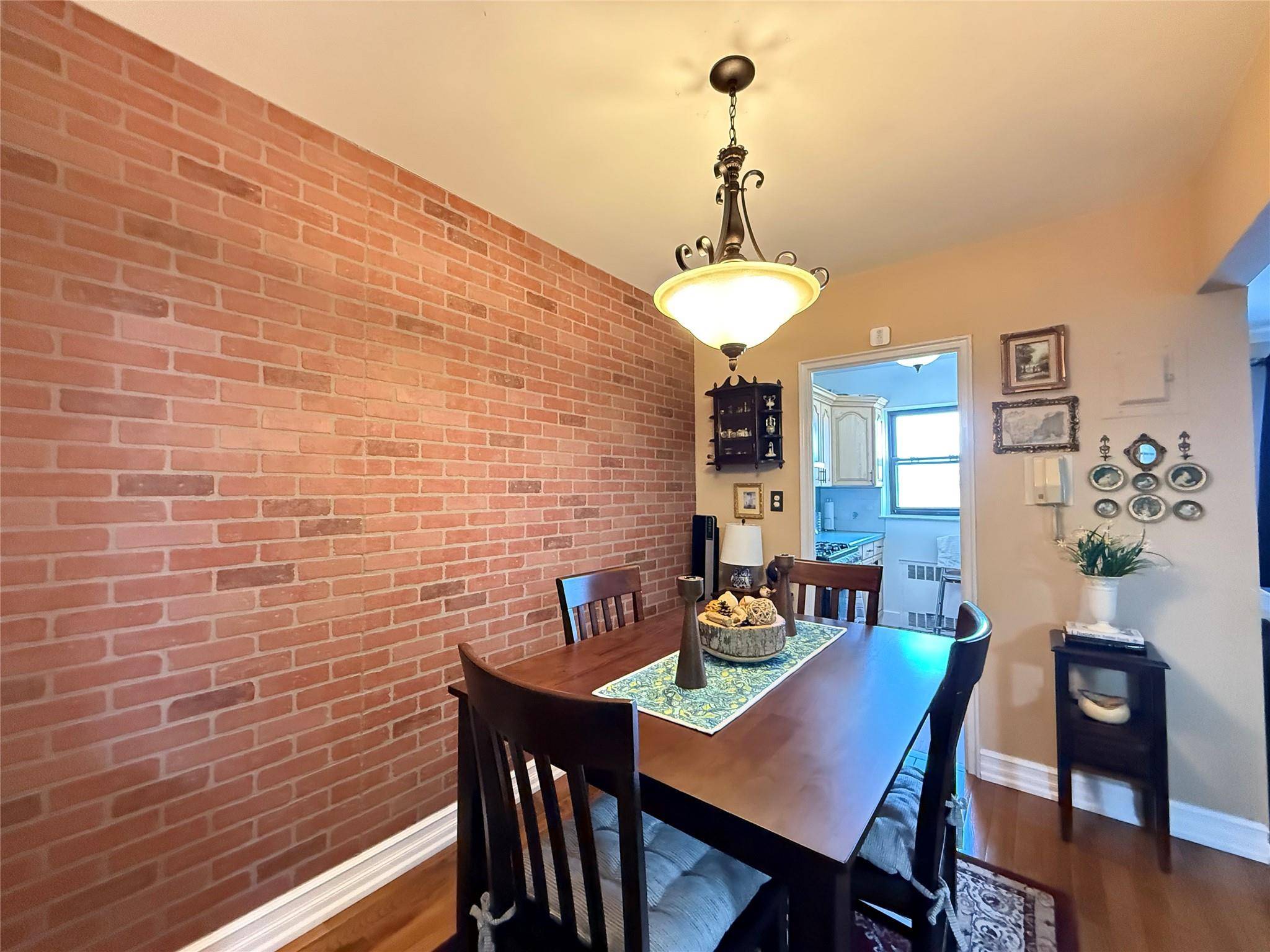 Briarwood, NY 11435,143-50 Hoover AVE #302