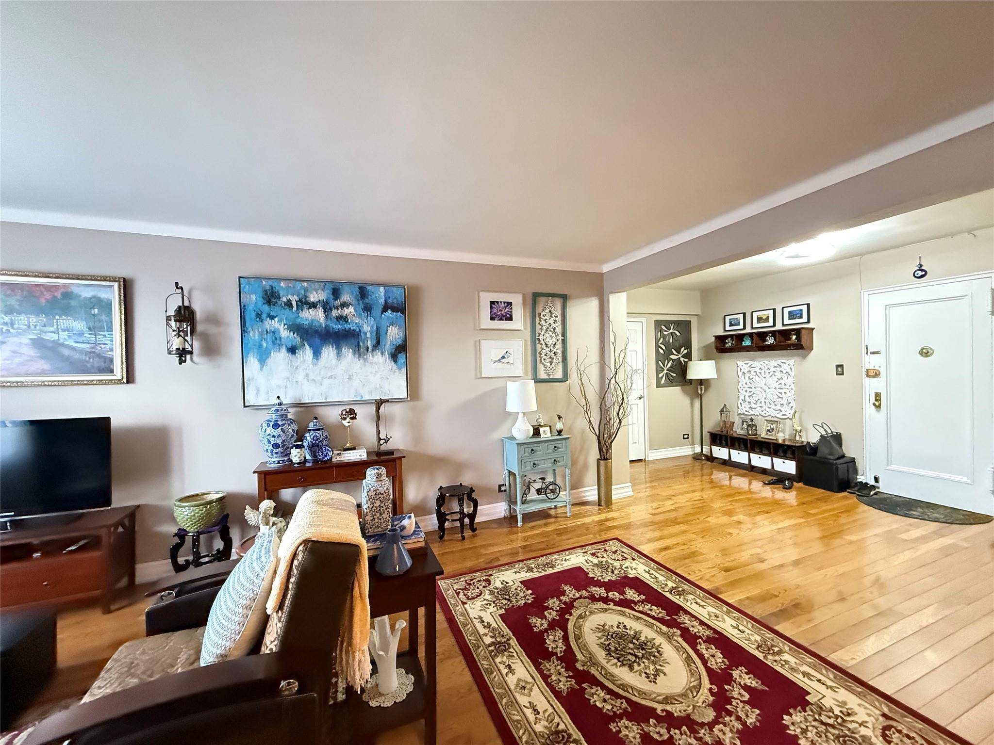 Briarwood, NY 11435,143-50 Hoover AVE #302
