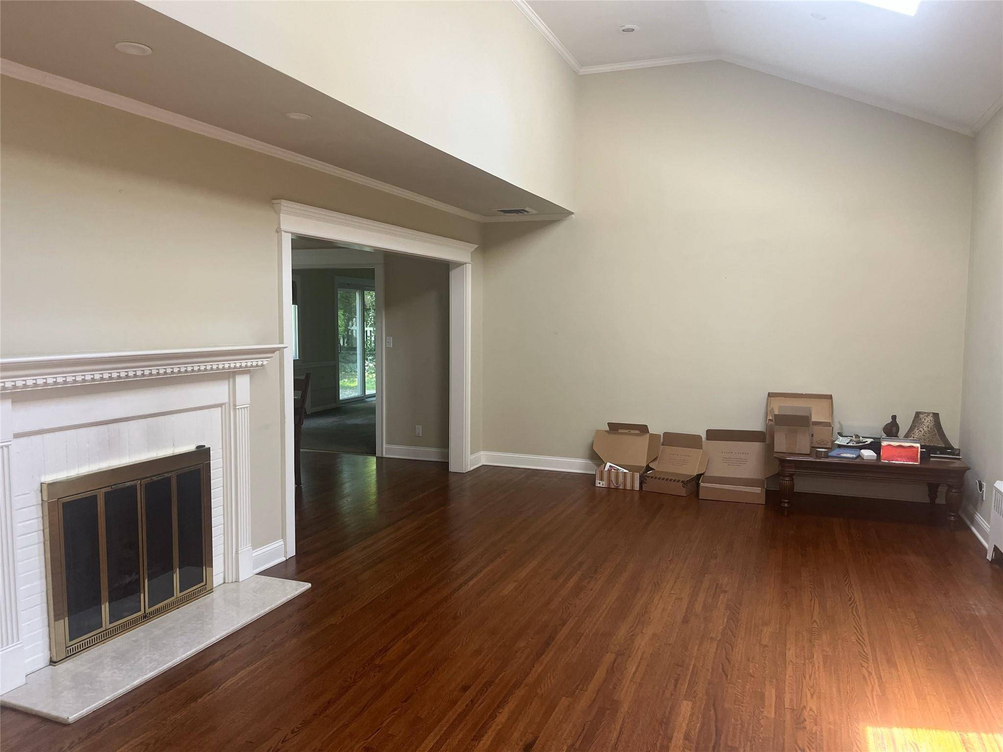 Manhasset, NY 11030,60 Oaktree LN