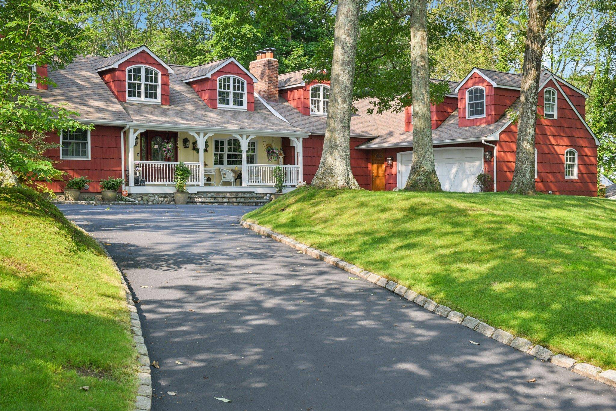 Huntington, NY 11743,48 Bunkerhill DR