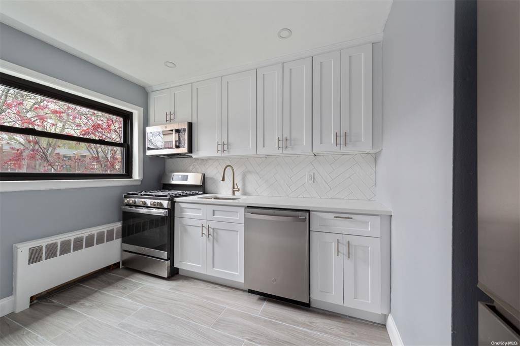 Bayside, NY 11364,73-10 Springfield #B