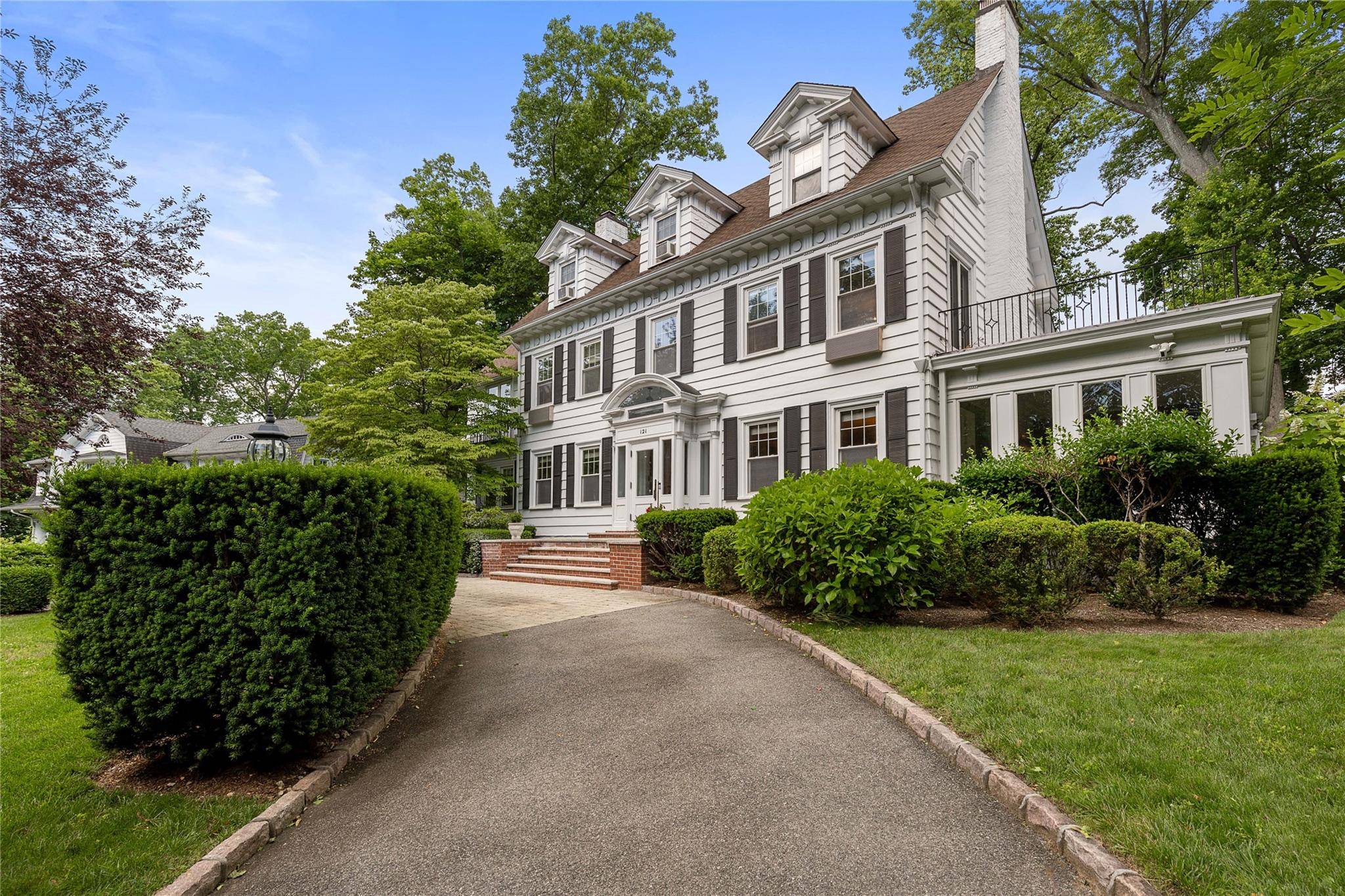New Rochelle, NY 10804,121 Overlook CIR