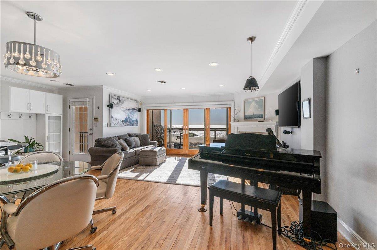 Lido Beach, NY 11561,422 Oceanfront #833