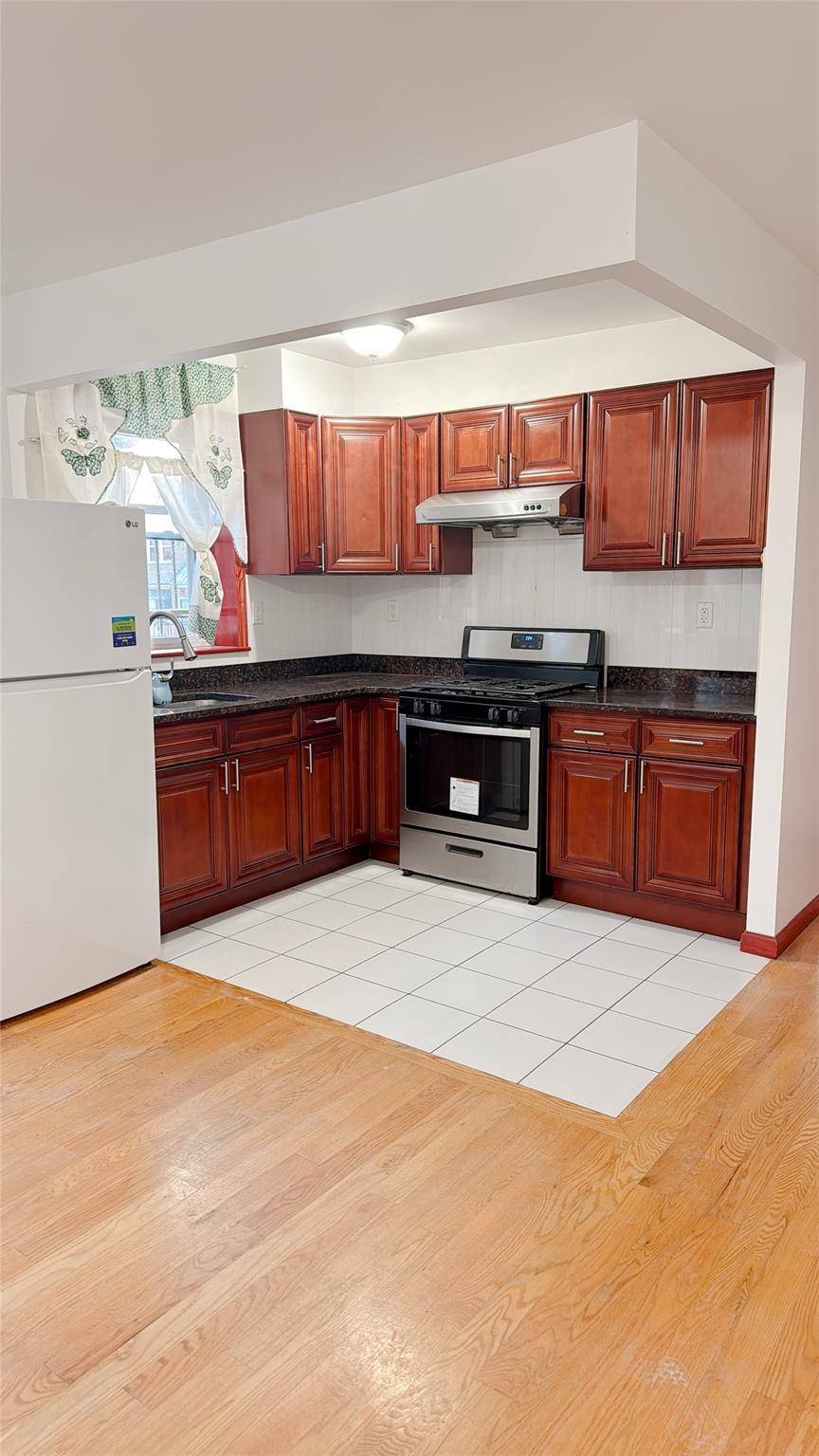 Flushing, NY 11367,61-40 148th ST