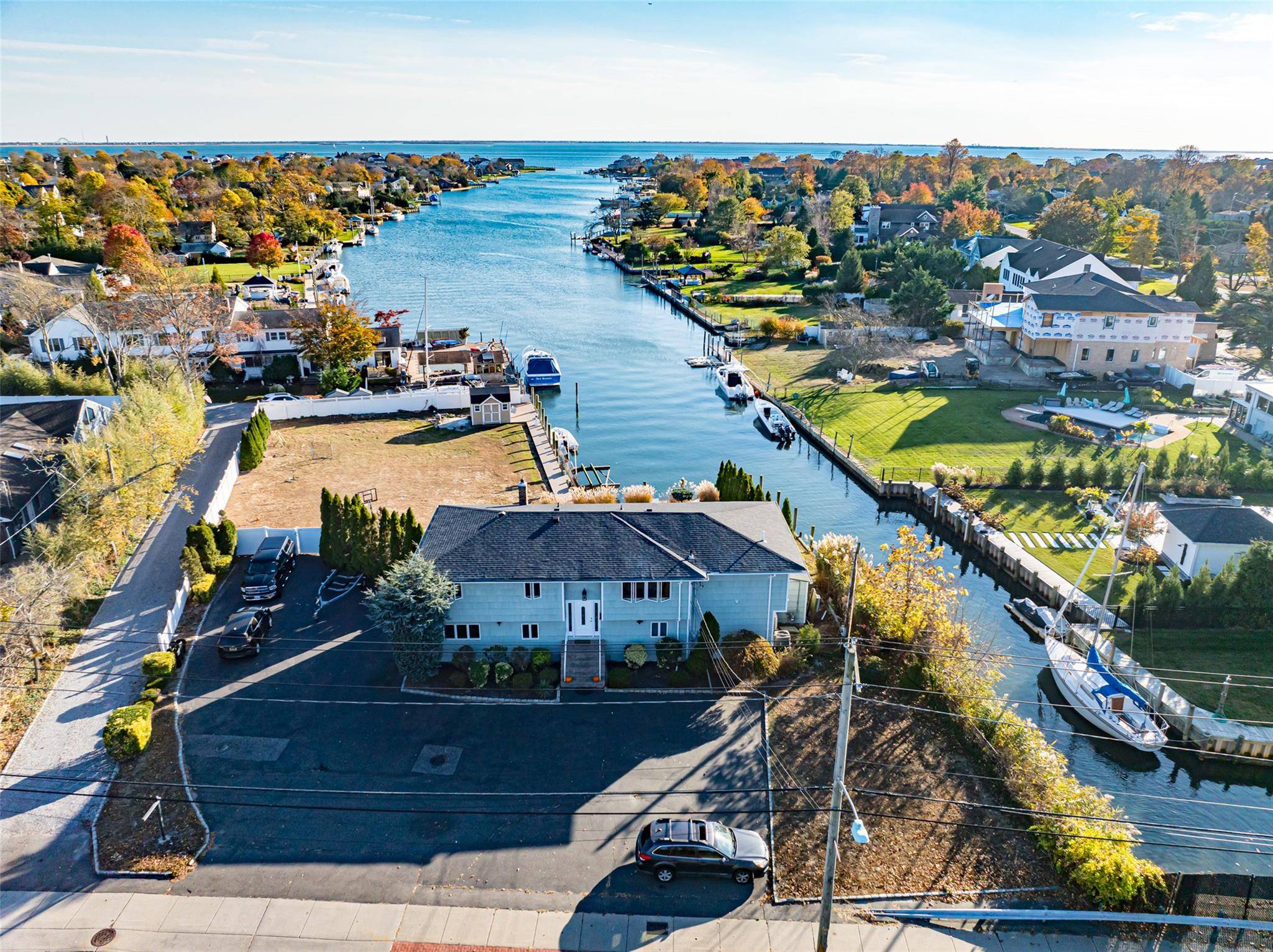 West Islip, NY 11795,714 Montauk