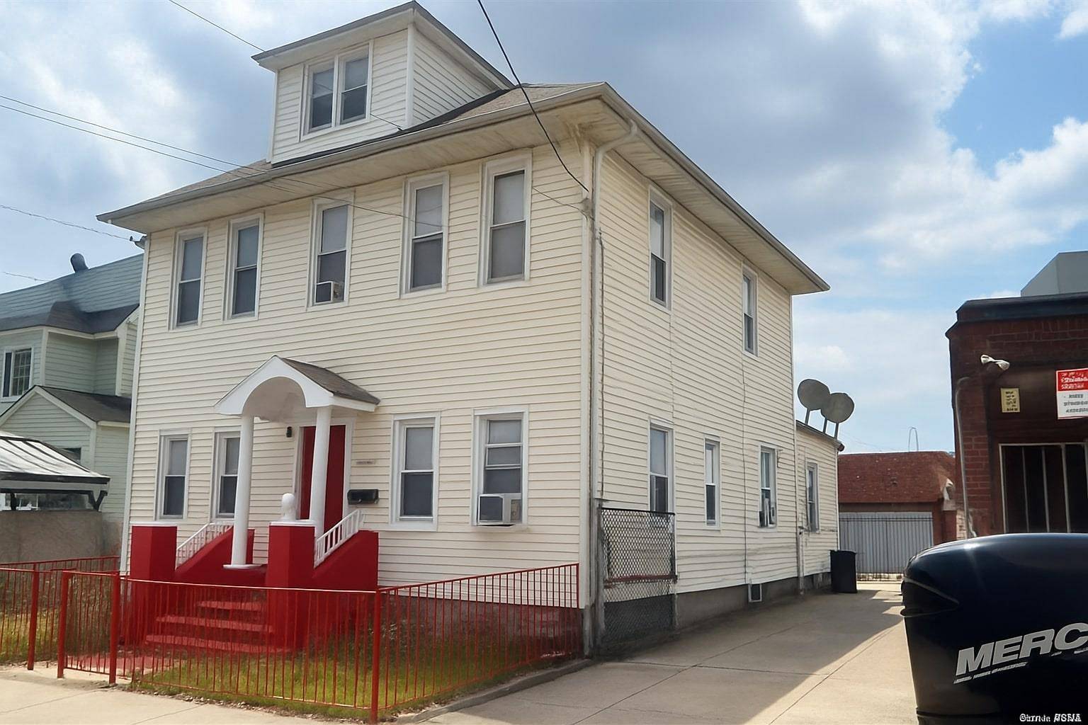 Richmond Hill, NY 11419,104-16 108th ST