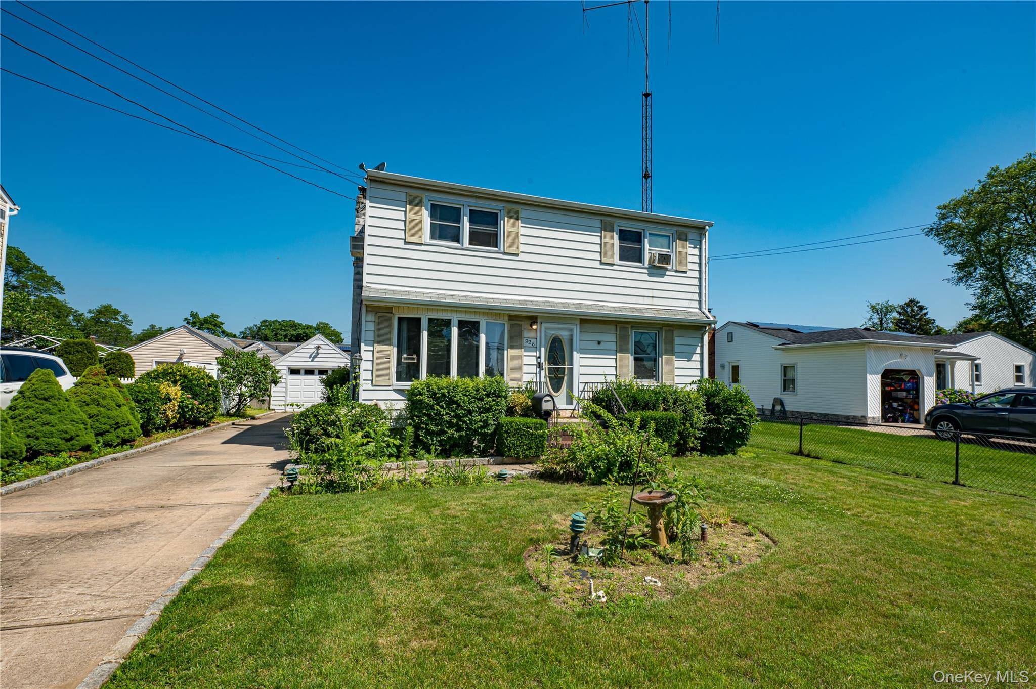 West Babylon, NY 11704,926 9th ST