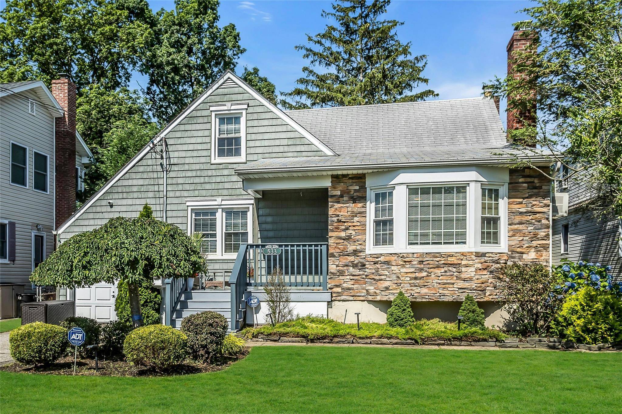 Massapequa, NY 11758,533 Forest Avenue
