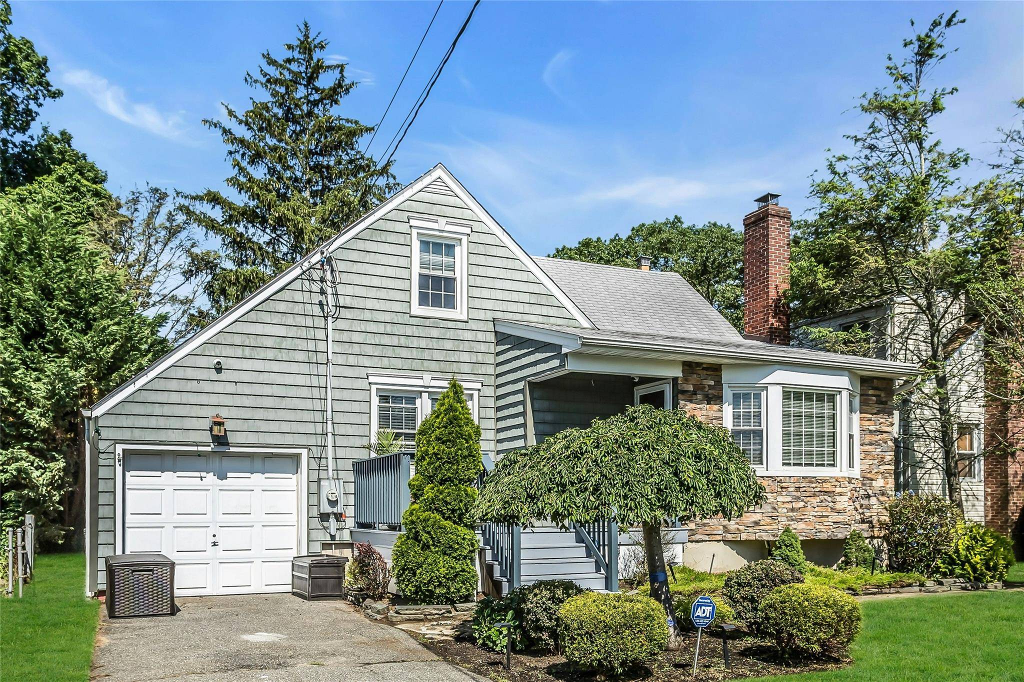 Massapequa, NY 11758,533 Forest Avenue