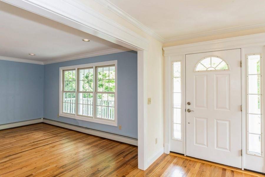 Port Jefferson, NY 11777,24 Midland AVE