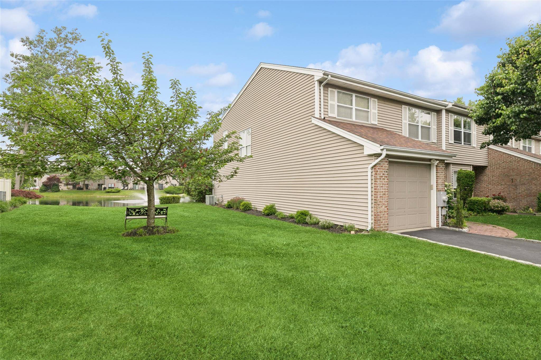 Smithtown, NY 11787,278 Pond View LN