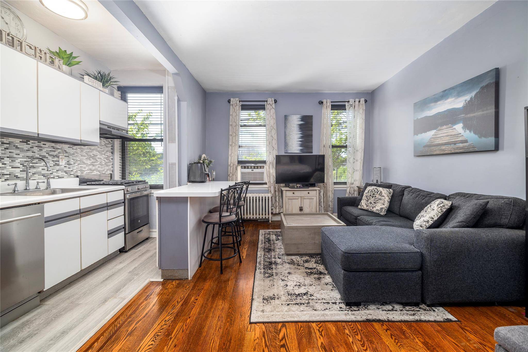 Rockville Centre, NY 11570,12 Hempstead AVE #1G