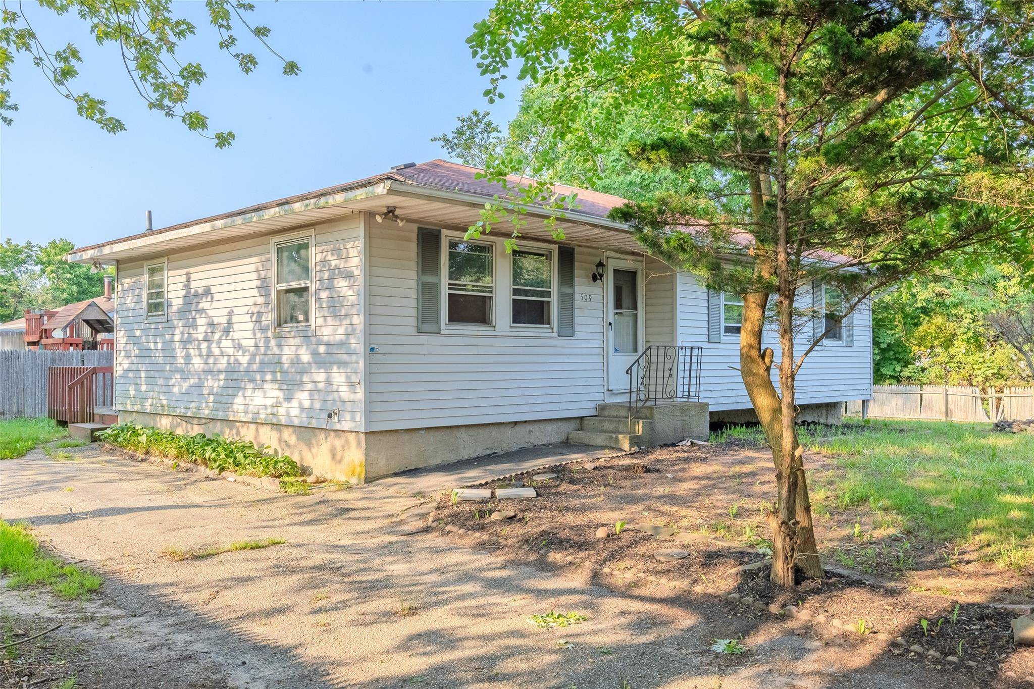 Bellport, NY 11713,509 Hampton AVE