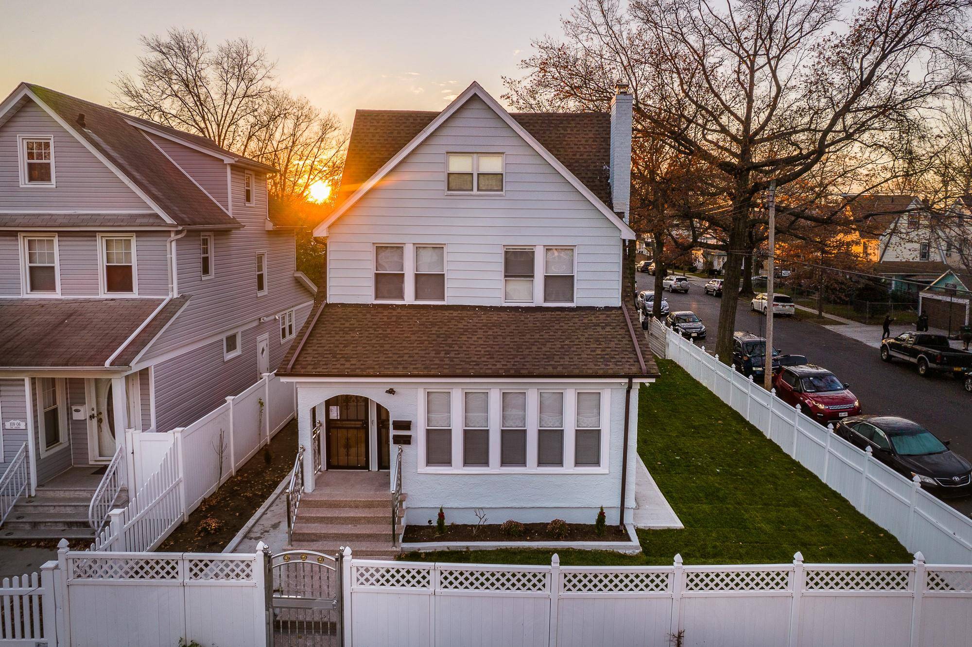 Saint Albans, NY 11412,10902 200th Street