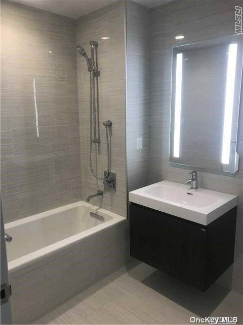 Flushing, NY 11354,131-05 40 RD #16Q