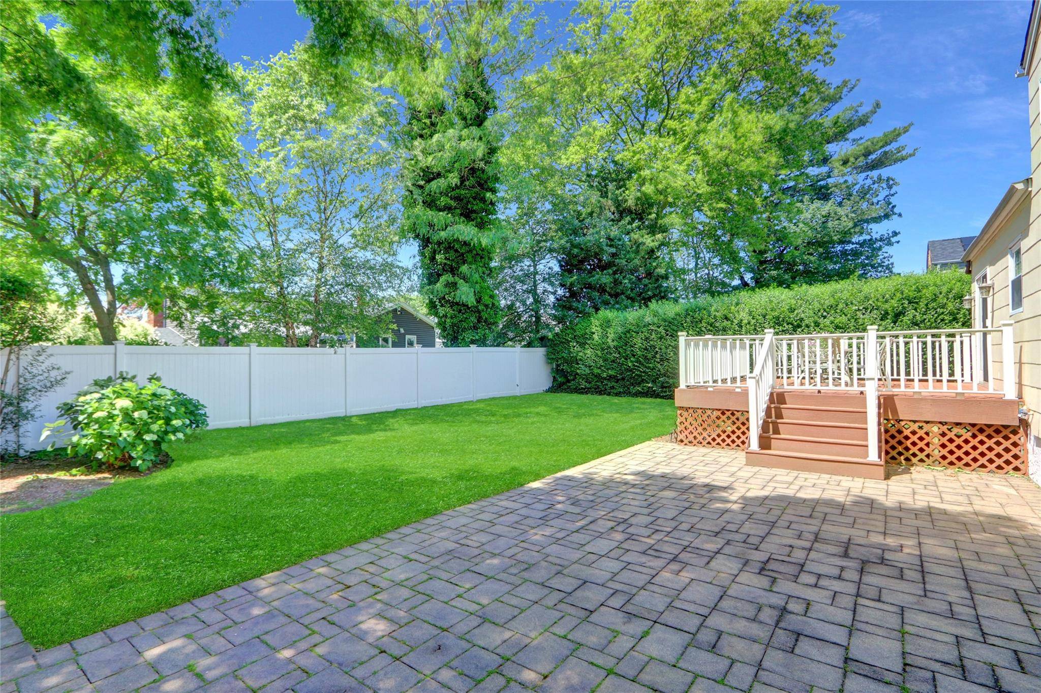 Massapequa, NY 11758,464 N Syracuse AVE