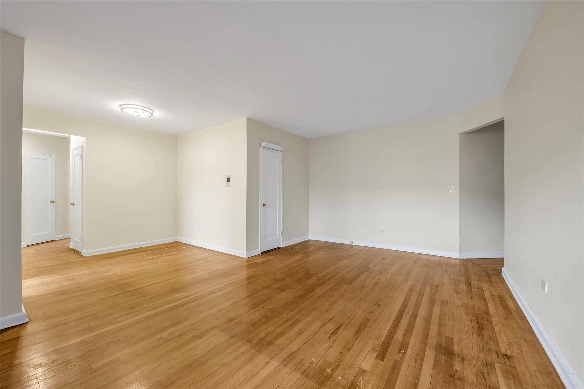 Forest Hills, NY 11375,71-11 Yellowstone BLVD #4A