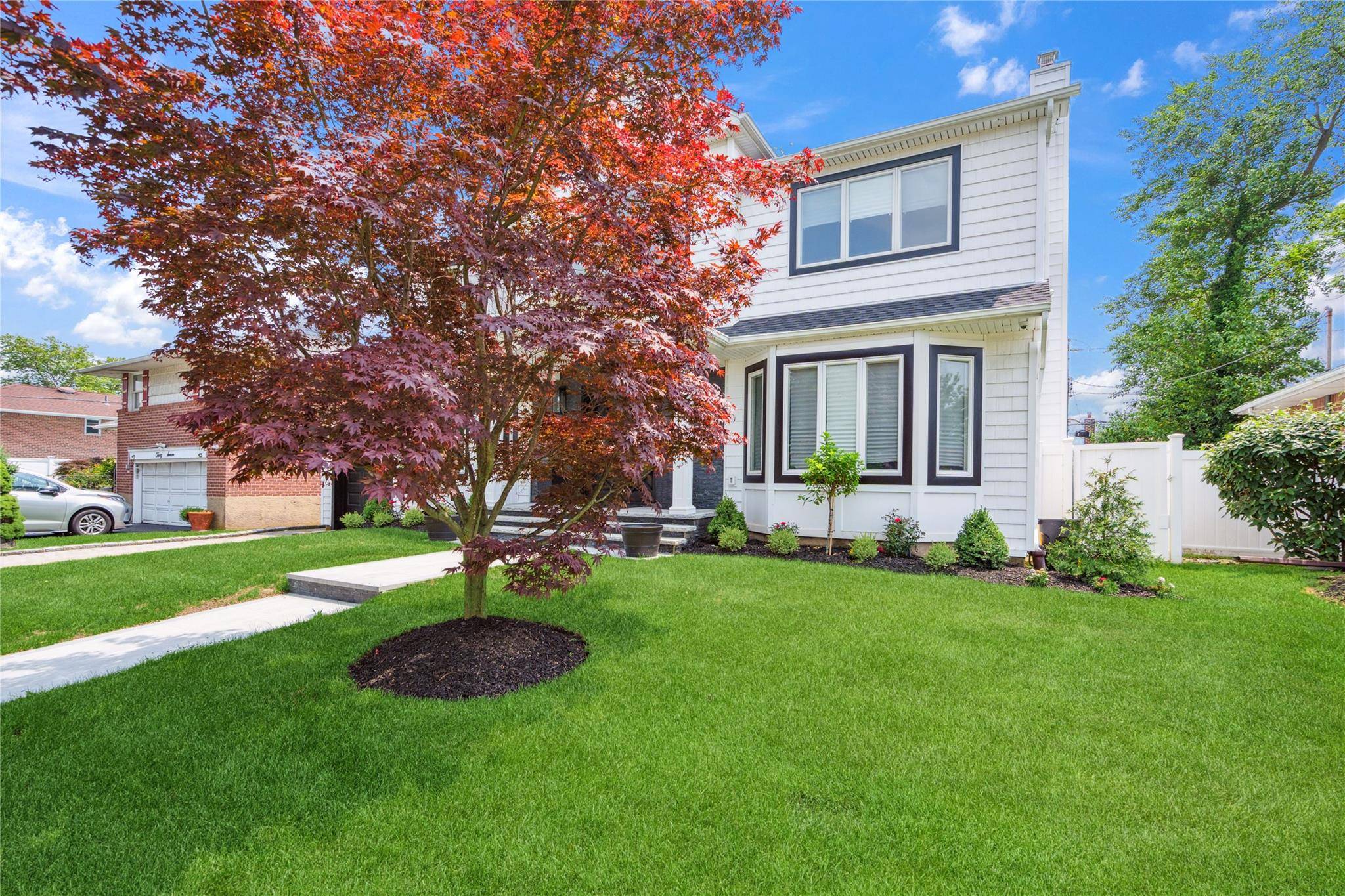 Syosset, NY 11791,35 Birchwood Park DR